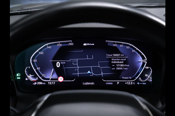 BMW 3-serie 330e Sport Line [APPLE CARPLAY, VOL LEDER, CAMERA, CRUISE CONTROL, ANDROID AUTO, PDC V+A, STOELVERWARMING, AUTOMATISCHE AIRCO, BMW LED, TREKHAAK, NIEUWSTAAT]