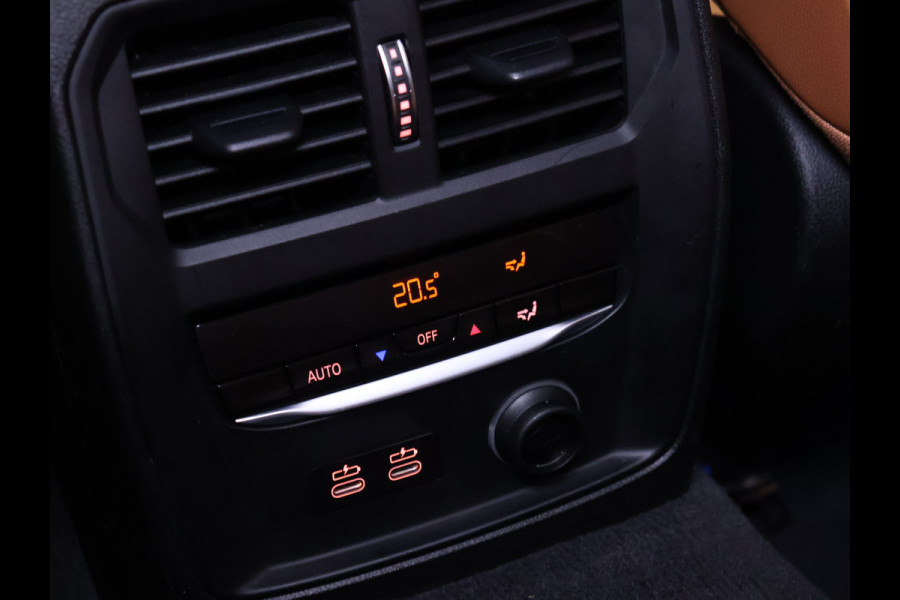 BMW 3-serie 330e Sport Line [APPLE CARPLAY, VOL LEDER, CAMERA, CRUISE CONTROL, ANDROID AUTO, PDC V+A, STOELVERWARMING, AUTOMATISCHE AIRCO, BMW LED, TREKHAAK, NIEUWSTAAT]