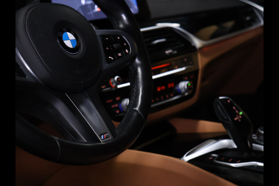 BMW 5 Serie Touring 520i M Sport [CAMERA, APPLE CARPLAY, MEMORY SEATS, M STUURWIEL,TREKHAAK WEGKLAPBAAR,  ANDROID AUTO, VOL LEDER, NIEUWSTAAT]