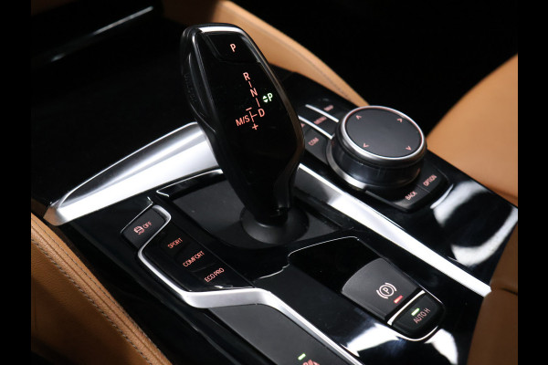 BMW 5 Serie Touring 520i M Sport [CAMERA, APPLE CARPLAY, MEMORY SEATS, M STUURWIEL,TREKHAAK WEGKLAPBAAR,  ANDROID AUTO, VOL LEDER, NIEUWSTAAT]