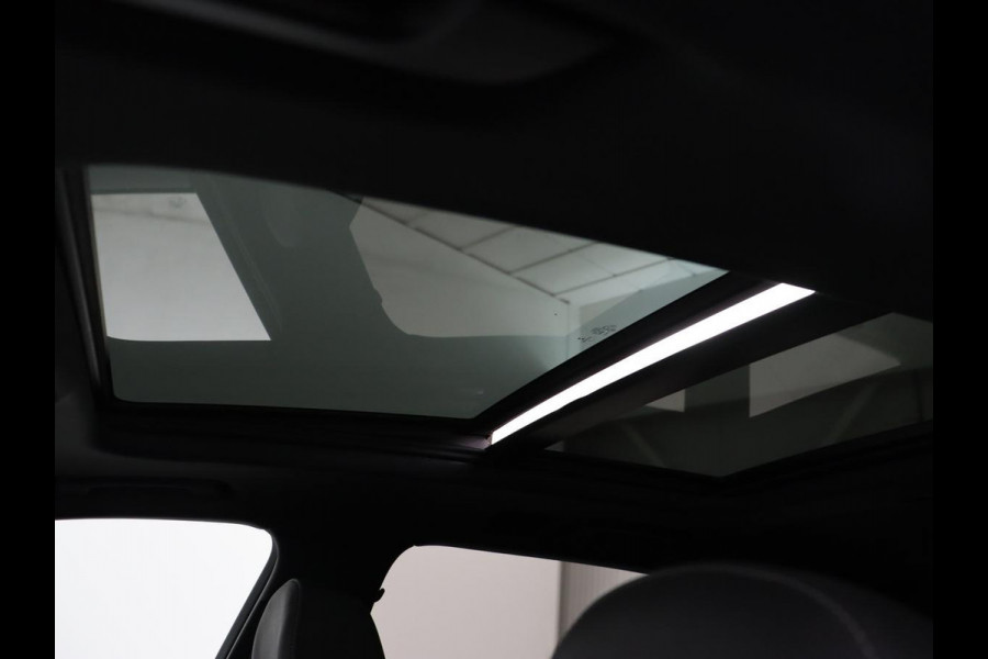 Audi A4 35 TFSI S edition Competition | Panoramadak | Stoelverwarming | Virtual Cockpit | Carplay | Half leder | Navigatie | Sportstoelen | Full LED | DAB | Climate control | Cruise control | S Line