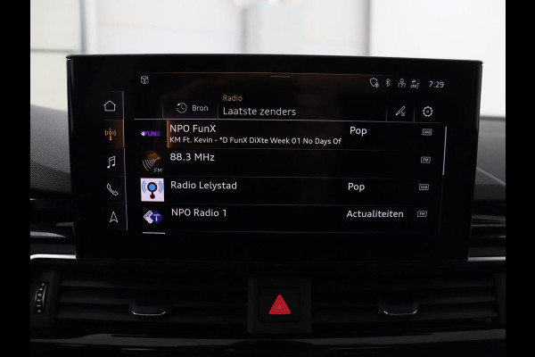 Audi A4 35 TFSI S edition Competition | Panoramadak | Stoelverwarming | Virtual Cockpit | Carplay | Half leder | Navigatie | Sportstoelen | Full LED | DAB | Climate control | Cruise control | S Line