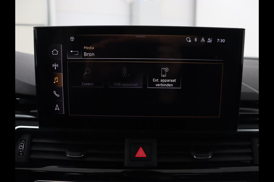 Audi A4 35 TFSI S edition Competition | Panoramadak | Stoelverwarming | Virtual Cockpit | Carplay | Half leder | Navigatie | Sportstoelen | Full LED | DAB | Climate control | Cruise control | S Line