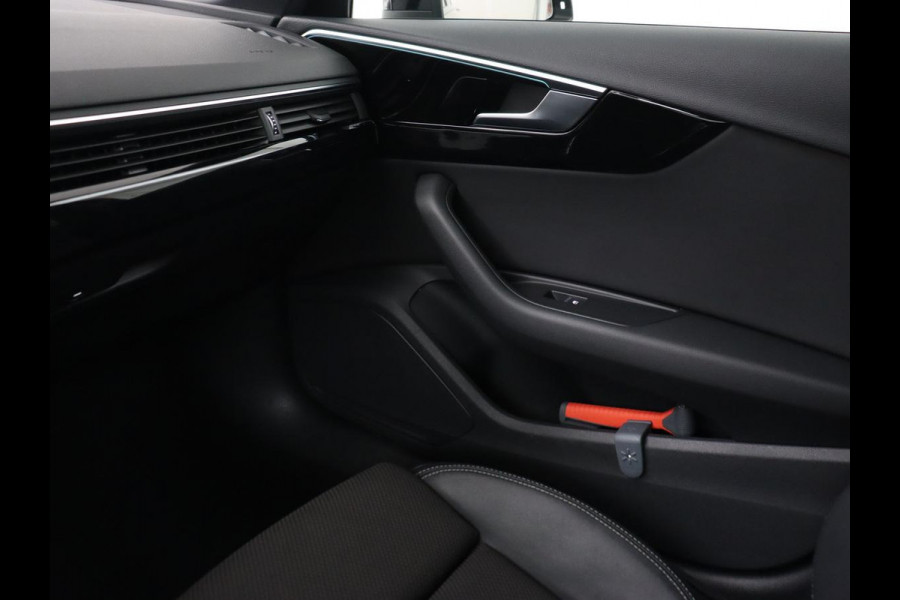 Audi A4 35 TFSI S edition Competition | Panoramadak | Stoelverwarming | Virtual Cockpit | Carplay | Half leder | Navigatie | Sportstoelen | Full LED | DAB | Climate control | Cruise control | S Line
