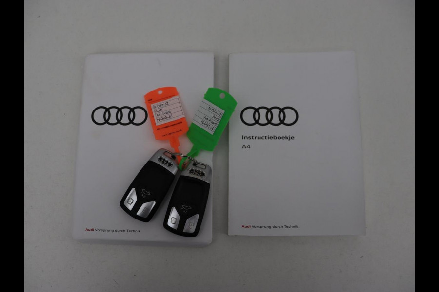 Audi A4 35 TFSI S edition Competition | Panoramadak | Stoelverwarming | Virtual Cockpit | Carplay | Half leder | Navigatie | Sportstoelen | Full LED | DAB | Climate control | Cruise control | S Line
