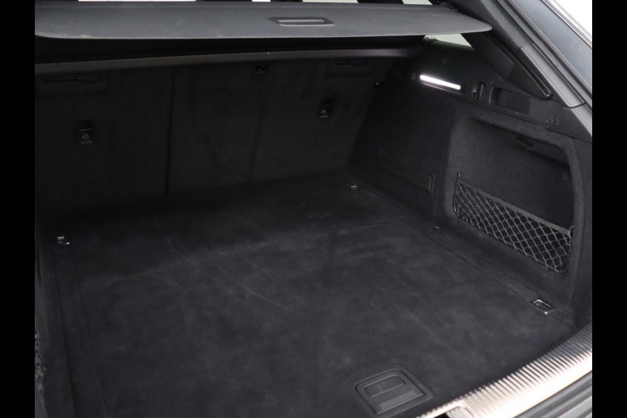 Audi A4 35 TFSI S edition Competition | Panoramadak | Stoelverwarming | Virtual Cockpit | Carplay | Half leder | Navigatie | Sportstoelen | Full LED | DAB | Climate control | Cruise control | S Line