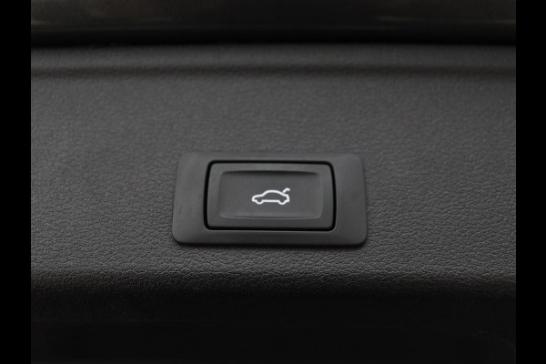 Audi A4 35 TFSI S edition Competition | Panoramadak | Stoelverwarming | Virtual Cockpit | Carplay | Half leder | Navigatie | Sportstoelen | Full LED | DAB | Climate control | Cruise control | S Line
