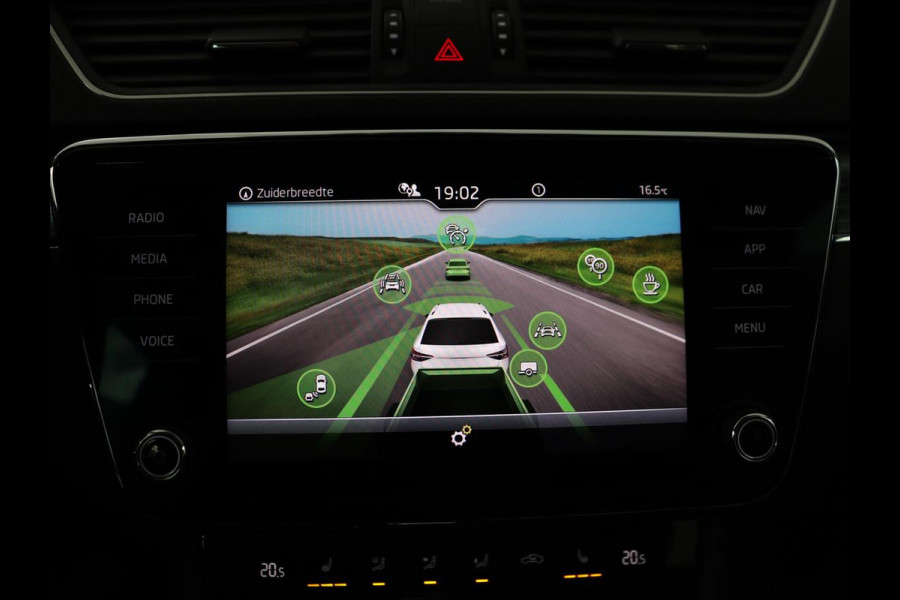 Škoda Superb 1.5 TSI Business Edition Plus | Trekhaak | Adaptive cruise | Achterbankverwarming | Virtual Cockpit | Camera | Carplay | Stoelverwarming | Memory | Keyless | Full LED | Navigatie