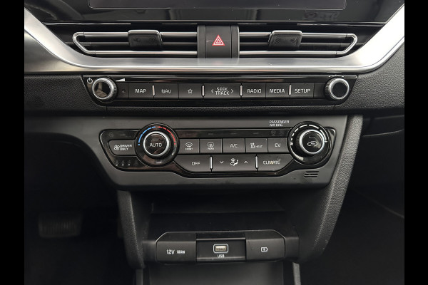 Kia e-Niro DynamicPlusLine 64 kWh [ 3-Fase ] {SOH-100%} (INCL-BTW) Aut.*PANO | LEATHER-FABRIC | FULL-LED | NAVI-FULLMAP | DAB+ | ADAPTIVE-CRUISE | CAMERA | HEATED-COMFORTSEATS | KEYLESS | DIGI-COCKPIT | SHIFT-PADDLES | CARPLAY | LANE-ASSIST | ...