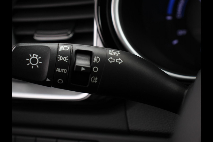Kia Ceed Sportswagon 1.6 GDI PHEV DynamicLine Climate control | Adaptieve cruise control | Stuur verwarming | Stoel verwarming | Parkeersensoren | Achteruitrijcamera | Apple Carplay/ Android Auto