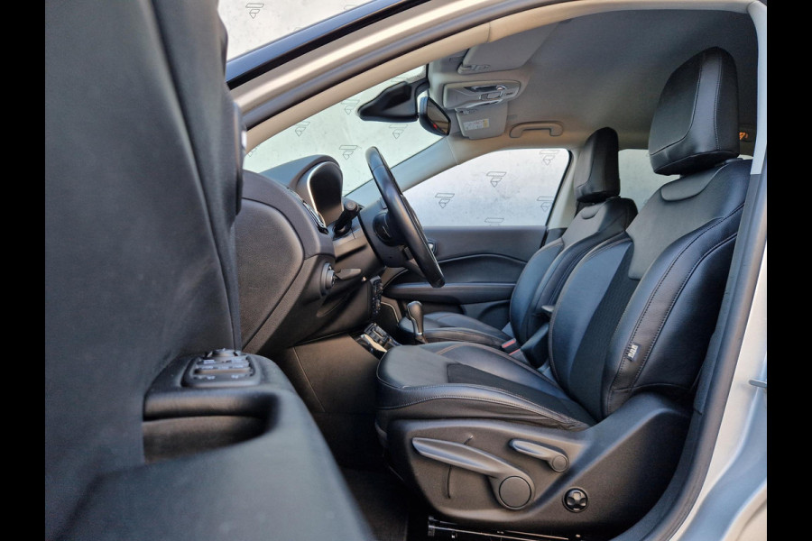 Jeep Compass 1.3T Limited Automaat | Trekhaak | BSD | DAB | Camera | Navi | Clima |