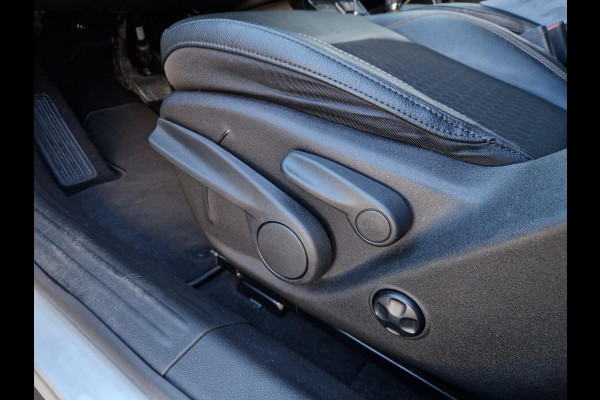 Jeep Compass 1.3T Limited Automaat | Trekhaak | BSD | DAB | Camera | Navi | Clima |