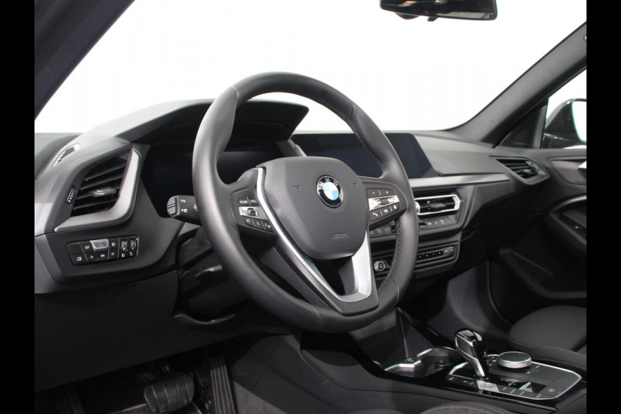 BMW 2 Serie Gran Coupé 218i Automaat Introduction Edition |  Panorama dak | Camera | Navigatie | Lichtmetalen velgen | Parkeer sensoren | Climate Control