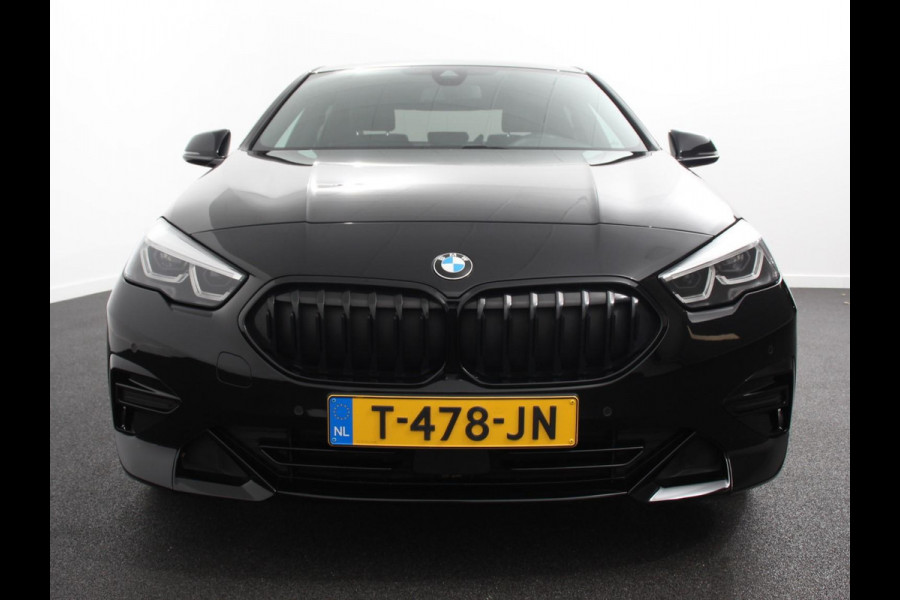 BMW 2 Serie Gran Coupé 218i Automaat Introduction Edition |  Panorama dak | Camera | Navigatie | Lichtmetalen velgen | Parkeer sensoren | Climate Control