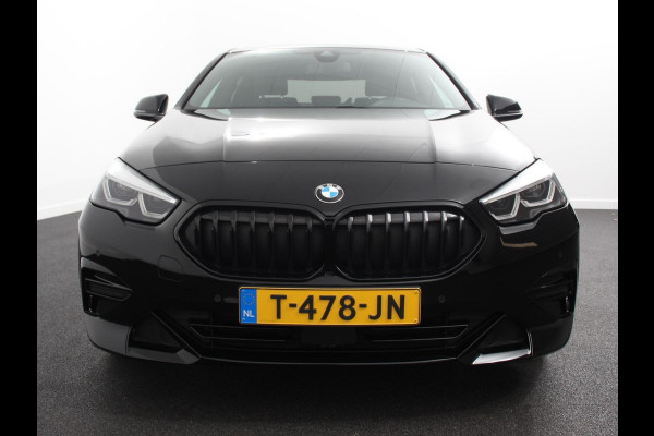 BMW 2 Serie Gran Coupé 218i Automaat Introduction Edition |  Panorama dak | Camera | Navigatie | Lichtmetalen velgen | Parkeer sensoren | Climate Control