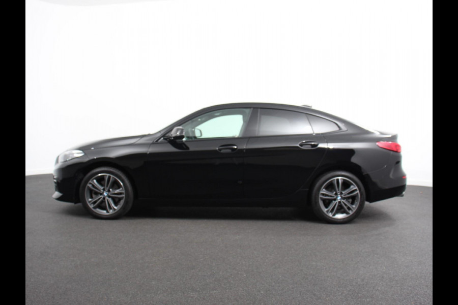 BMW 2 Serie Gran Coupé 218i Automaat Introduction Edition |  Panorama dak | Camera | Navigatie | Lichtmetalen velgen | Parkeer sensoren | Climate Control