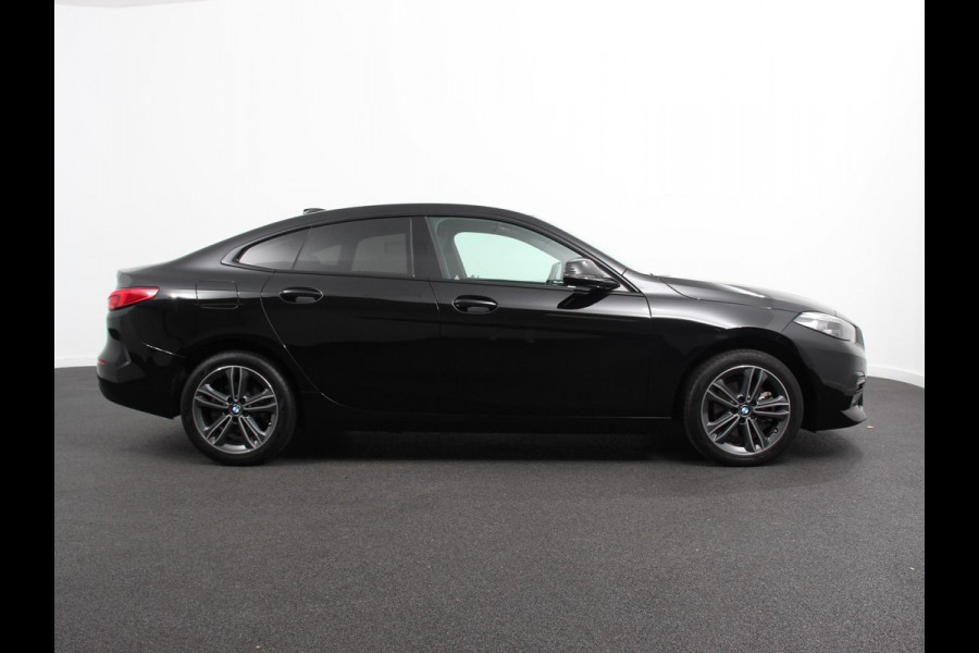 BMW 2 Serie Gran Coupé 218i Automaat Introduction Edition |  Panorama dak | Camera | Navigatie | Lichtmetalen velgen | Parkeer sensoren | Climate Control
