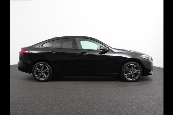 BMW 2 Serie Gran Coupé 218i Automaat Introduction Edition |  Panorama dak | Camera | Navigatie | Lichtmetalen velgen | Parkeer sensoren | Climate Control