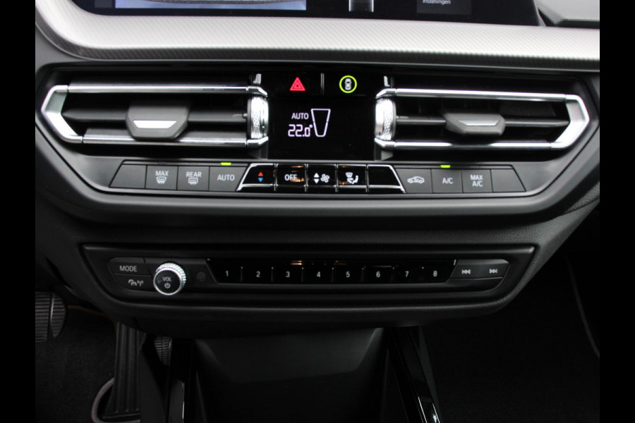 BMW 2 Serie Gran Coupé 218i Automaat Introduction Edition |  Panorama dak | Camera | Navigatie | Lichtmetalen velgen | Parkeer sensoren | Climate Control