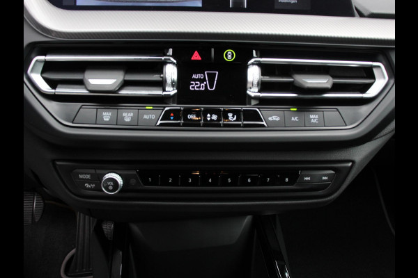 BMW 2 Serie Gran Coupé 218i Automaat Introduction Edition |  Panorama dak | Camera | Navigatie | Lichtmetalen velgen | Parkeer sensoren | Climate Control