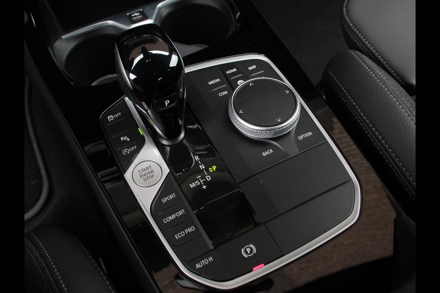BMW 2 Serie Gran Coupé 218i Automaat Introduction Edition |  Panorama dak | Camera | Navigatie | Lichtmetalen velgen | Parkeer sensoren | Climate Control