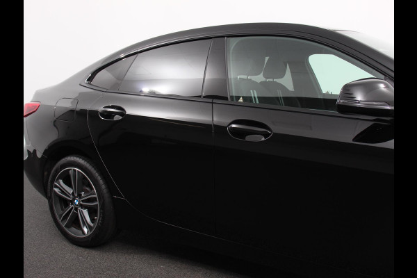 BMW 2 Serie Gran Coupé 218i Automaat Introduction Edition |  Panorama dak | Camera | Navigatie | Lichtmetalen velgen | Parkeer sensoren | Climate Control