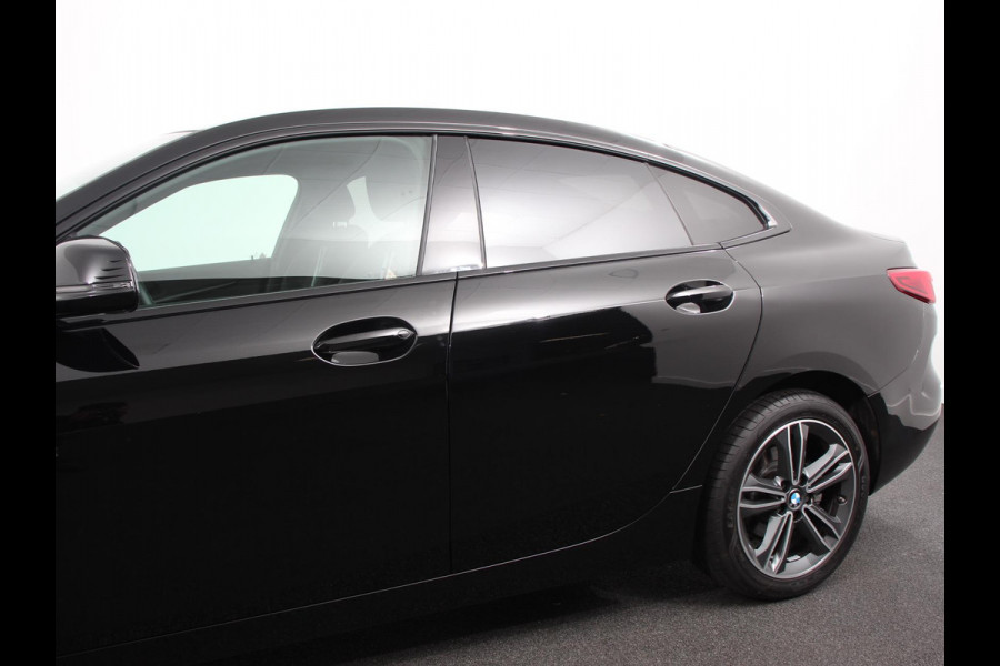 BMW 2 Serie Gran Coupé 218i Automaat Introduction Edition |  Panorama dak | Camera | Navigatie | Lichtmetalen velgen | Parkeer sensoren | Climate Control