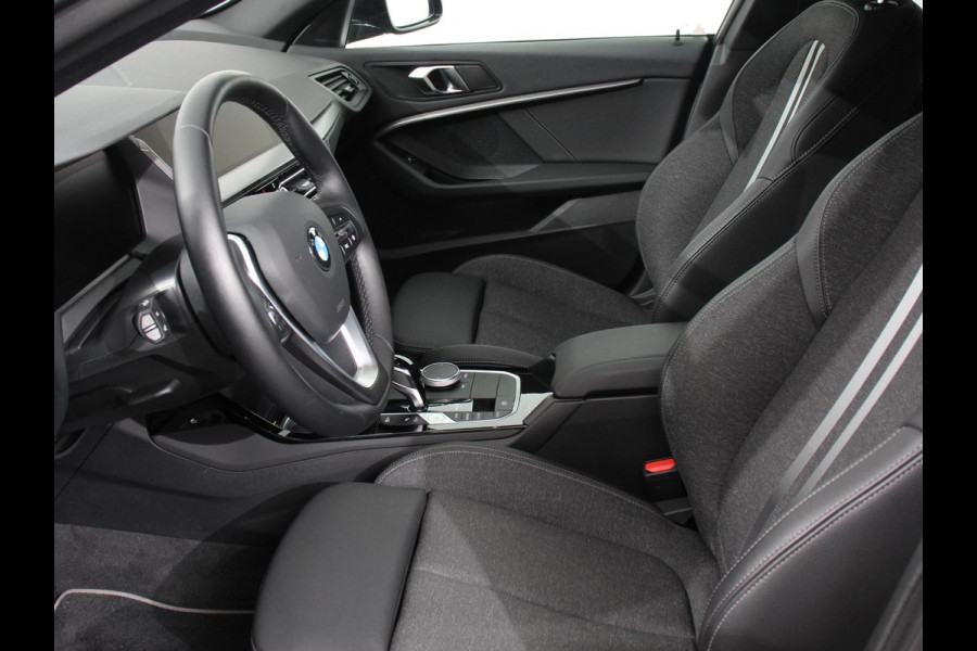BMW 2 Serie Gran Coupé 218i Automaat Introduction Edition |  Panorama dak | Camera | Navigatie | Lichtmetalen velgen | Parkeer sensoren | Climate Control