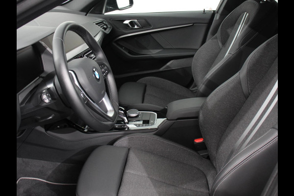 BMW 2 Serie Gran Coupé 218i Automaat Introduction Edition |  Panorama dak | Camera | Navigatie | Lichtmetalen velgen | Parkeer sensoren | Climate Control