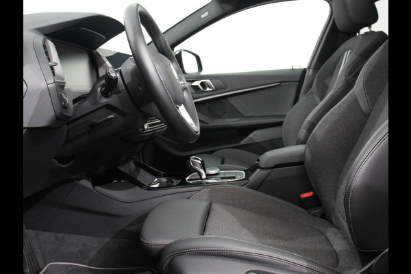 BMW 2 Serie Gran Coupé 218i Automaat Introduction Edition |  Panorama dak | Camera | Navigatie | Lichtmetalen velgen | Parkeer sensoren | Climate Control