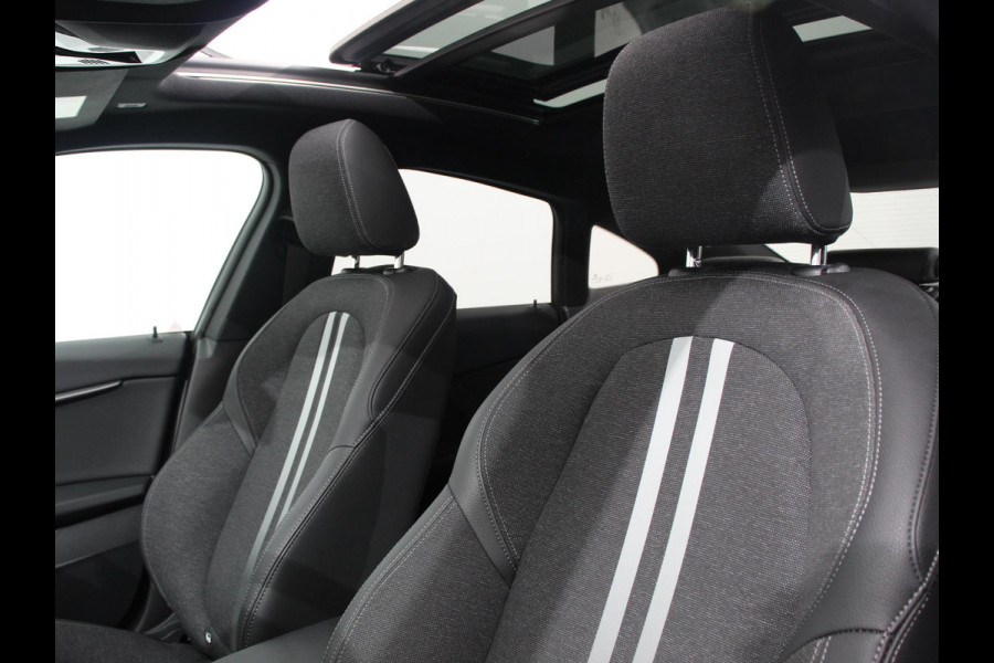 BMW 2 Serie Gran Coupé 218i Automaat Introduction Edition |  Panorama dak | Camera | Navigatie | Lichtmetalen velgen | Parkeer sensoren | Climate Control