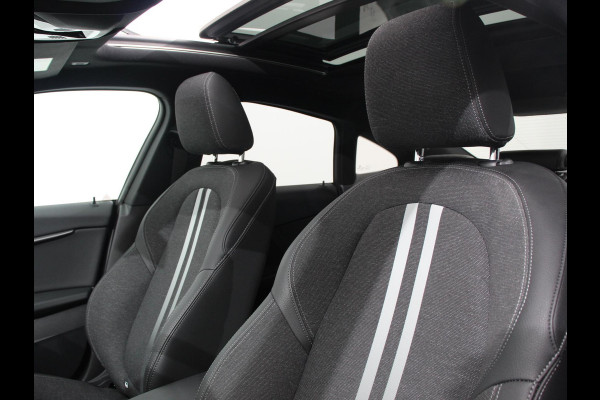 BMW 2 Serie Gran Coupé 218i Automaat Introduction Edition |  Panorama dak | Camera | Navigatie | Lichtmetalen velgen | Parkeer sensoren | Climate Control