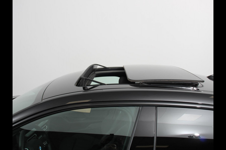 BMW 2 Serie Gran Coupé 218i Automaat Introduction Edition |  Panorama dak | Camera | Navigatie | Lichtmetalen velgen | Parkeer sensoren | Climate Control