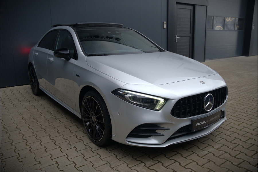 Mercedes-Benz A-Klasse 250 e Advantage AMG | Panoramadak | Burmester | Stoelverwarming | Memory Seat | Cruise Control | Camera | Apple Carplay | Ambiance Verlichting | Night Pakket | Keyless |