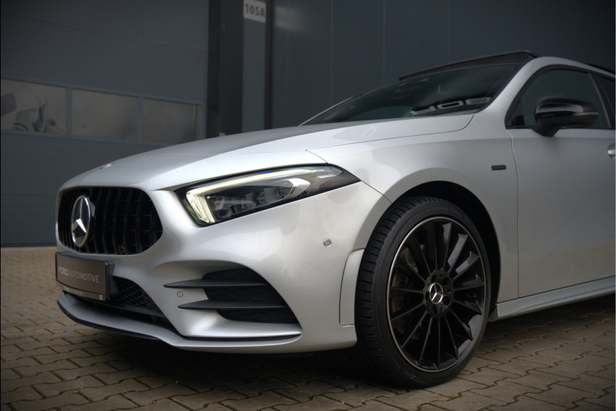 Mercedes-Benz A-Klasse 250 e Advantage AMG | Panoramadak | Burmester | Stoelverwarming | Memory Seat | Cruise Control | Camera | Apple Carplay | Ambiance Verlichting | Night Pakket | Keyless |