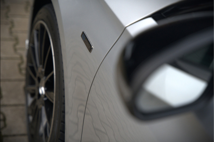 Mercedes-Benz A-Klasse 250 e Advantage AMG | Panoramadak | Burmester | Stoelverwarming | Memory Seat | Cruise Control | Camera | Apple Carplay | Ambiance Verlichting | Night Pakket | Keyless |