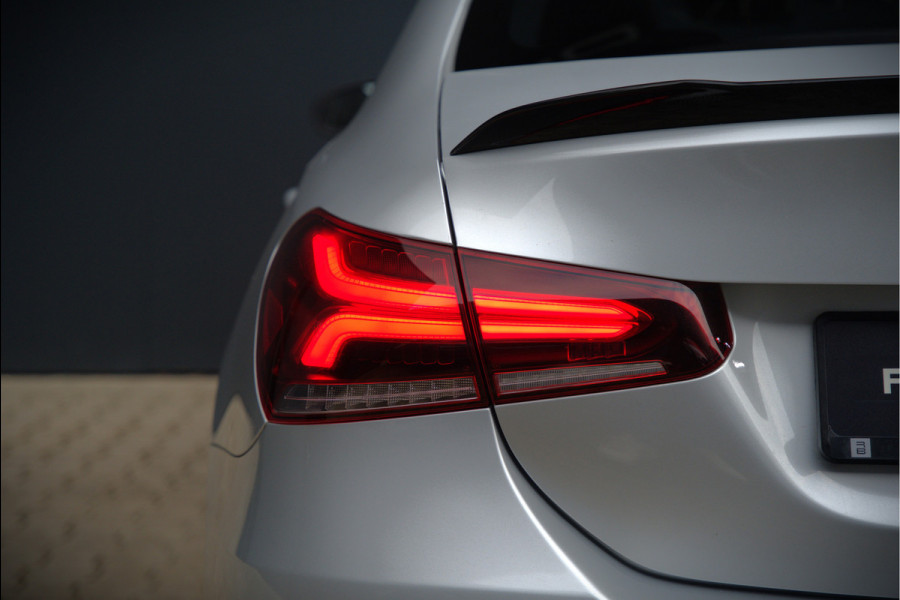 Mercedes-Benz A-Klasse 250 e Advantage AMG | Panoramadak | Burmester | Stoelverwarming | Memory Seat | Cruise Control | Camera | Apple Carplay | Ambiance Verlichting | Night Pakket | Keyless |