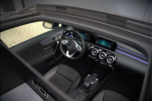 Mercedes-Benz A-Klasse 250 e Advantage AMG | Panoramadak | Burmester | Stoelverwarming | Memory Seat | Cruise Control | Camera | Apple Carplay | Ambiance Verlichting | Night Pakket | Keyless |