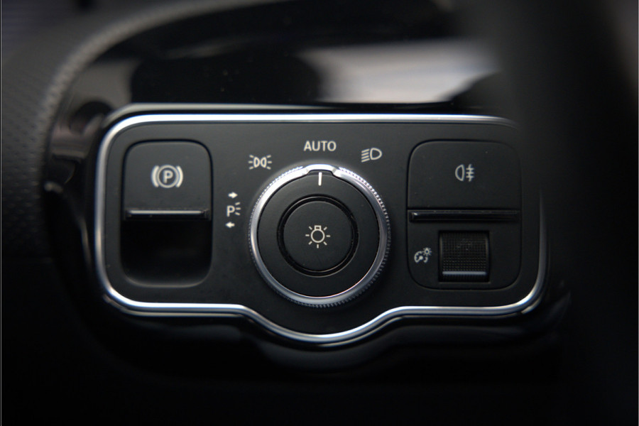 Mercedes-Benz A-Klasse 250 e Advantage AMG | Panoramadak | Burmester | Stoelverwarming | Memory Seat | Cruise Control | Camera | Apple Carplay | Ambiance Verlichting | Night Pakket | Keyless |