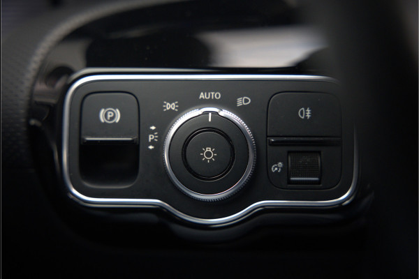 Mercedes-Benz A-Klasse 250 e Advantage AMG | Panoramadak | Burmester | Stoelverwarming | Memory Seat | Cruise Control | Camera | Apple Carplay | Ambiance Verlichting | Night Pakket | Keyless |