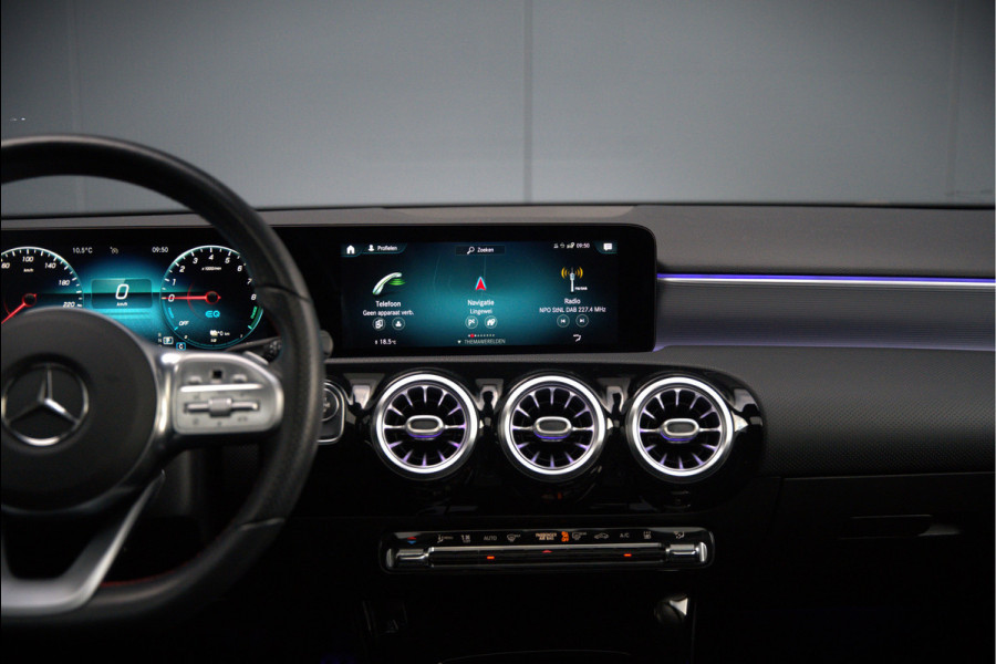 Mercedes-Benz A-Klasse 250 e Advantage AMG | Panoramadak | Burmester | Stoelverwarming | Memory Seat | Cruise Control | Camera | Apple Carplay | Ambiance Verlichting | Night Pakket | Keyless |