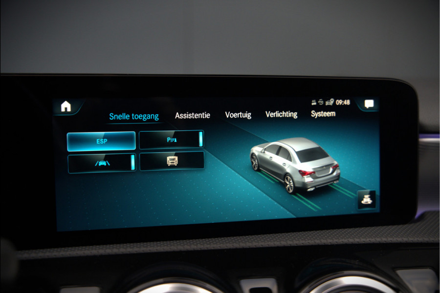 Mercedes-Benz A-Klasse 250 e Advantage AMG | Panoramadak | Burmester | Stoelverwarming | Memory Seat | Cruise Control | Camera | Apple Carplay | Ambiance Verlichting | Night Pakket | Keyless |