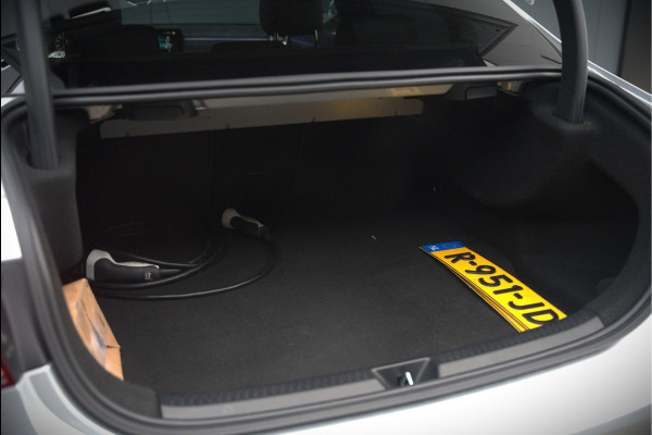 Mercedes-Benz A-Klasse 250 e Advantage AMG | Panoramadak | Burmester | Stoelverwarming | Memory Seat | Cruise Control | Camera | Apple Carplay | Ambiance Verlichting | Night Pakket | Keyless |