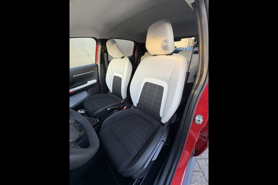 Citroën C3 100pk Max (Camera - Navigatie - Automatische Airco - LED - Parkeersensoren - Apple Carplay)