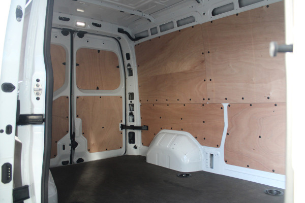 Renault Master T35 2.0 dCi 130 L2H2 Advance 130pk - Camera - 270gr Deuren - Voorruit verwarming - Trekhaak - Carplay - Cruise - LED - Rijklaar