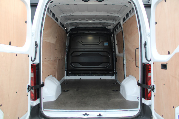 Renault Master T35 2.0 dCi 130 L2H2 Advance 130pk - Camera - 270gr Deuren - Voorruit verwarming - Trekhaak - Carplay - Cruise - LED - Rijklaar
