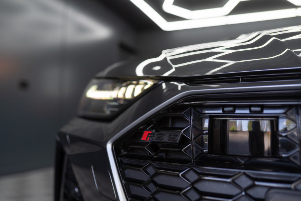 Audi A6 Avant RS 6 TFSI quattro / B&O 3d./ Milltek / Keramisch / Pano / Carbon / Softcl. / 360 cam / Alarm kl5 - Full option