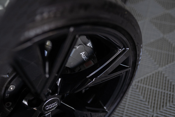 Audi A6 Avant RS 6 TFSI quattro / B&O 3d./ Milltek / Keramisch / Pano / Carbon / Softcl. / 360 cam / Alarm kl5 - Full option