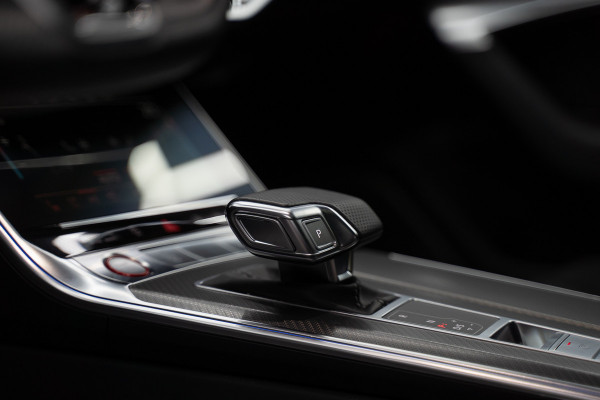 Audi A6 Avant RS 6 TFSI quattro / B&O 3d./ Milltek / Keramisch / Pano / Carbon / Softcl. / 360 cam / Alarm kl5 - Full option