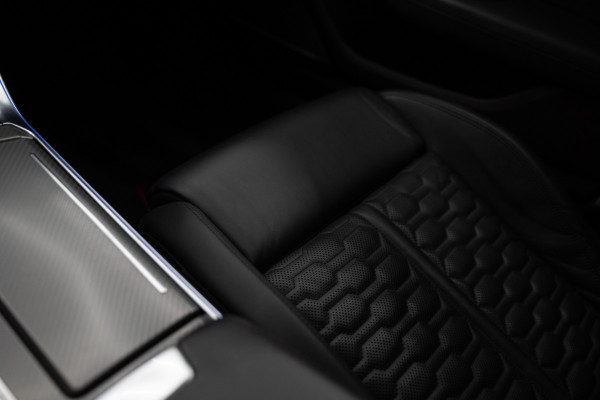 Audi A6 Avant RS 6 TFSI quattro / B&O 3d./ Milltek / Keramisch / Pano / Carbon / Softcl. / 360 cam / Alarm kl5 - Full option